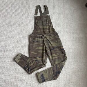 Women’s medium Z Supply Camouflage Overalls